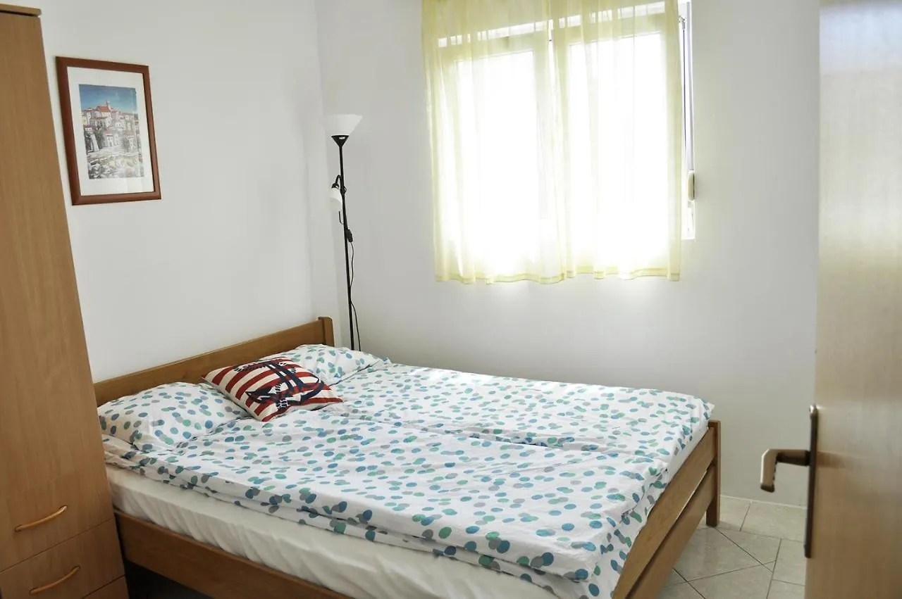 Apartment Vir 13686B 0*,  Croacia